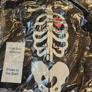 Old Navy Infant Glow In The Dark Skeleton Footed Sleeper 0-3M Halloween